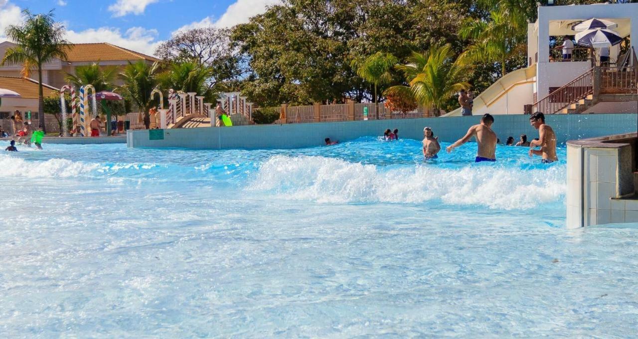Lacqua Di Roma Com Piscina De Ondas Caldas Novas Esterno foto